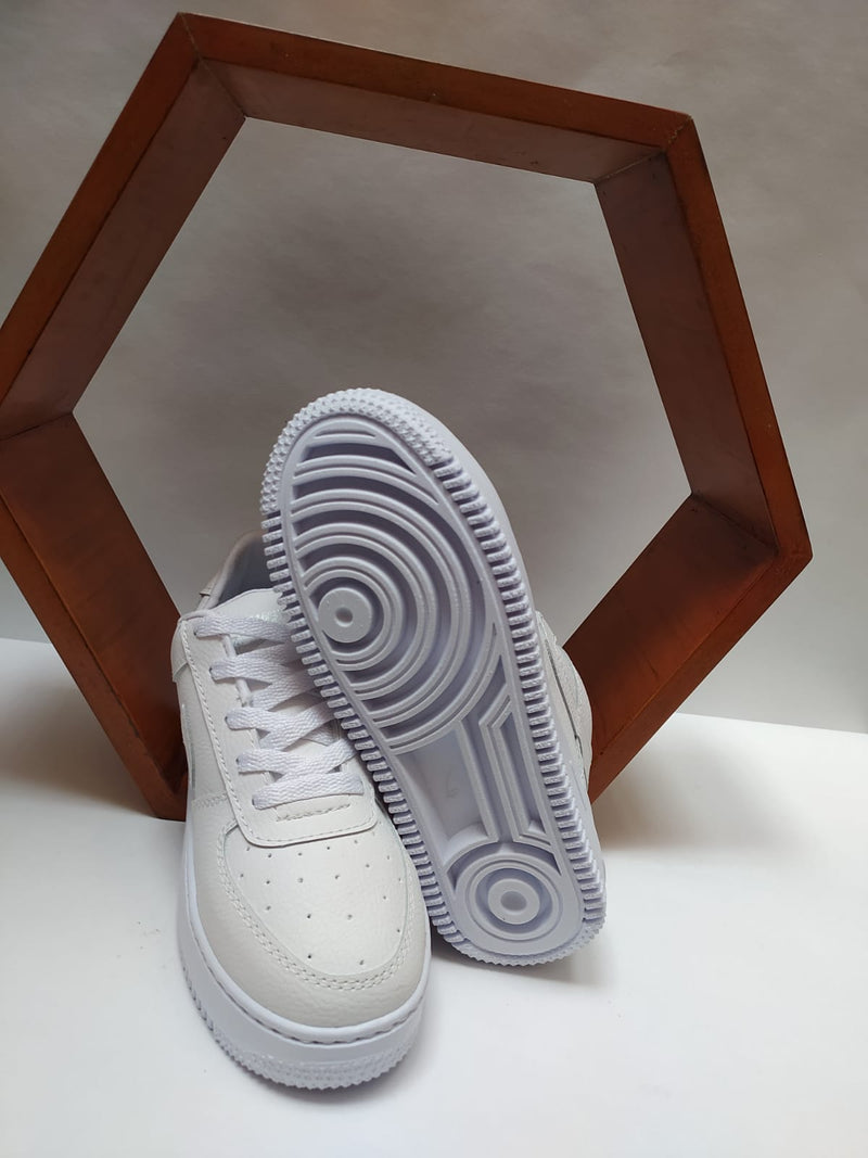 Zapatillas Nike Force One nacionales blancas: cómodas, resistentes y elegantes
